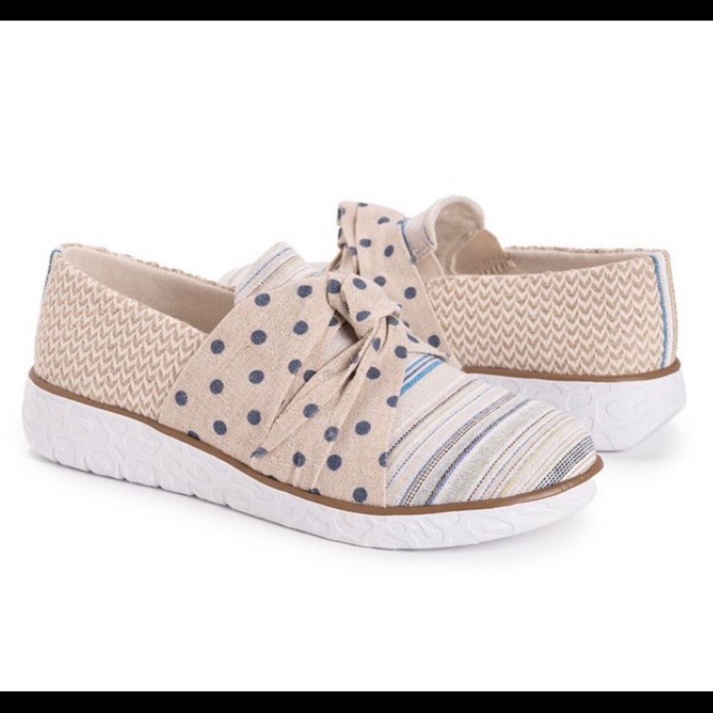 MUK-LUKS shoes